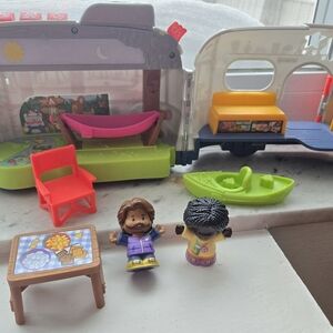 Fisher-Price Little People Light-up Learning Camper Playset African American dol